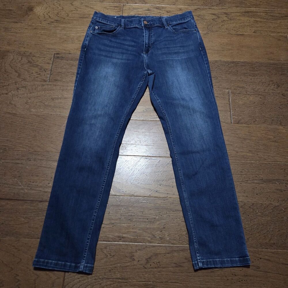 Mugsy Jeans Mens 38x32 Wash Blue Kinzies Straight Fit Stretch Performance Denim